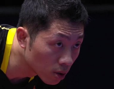 ​0-4！马龙惨败丢冠，差点扔掉球拍，许昕背后击球得分赢满堂彩