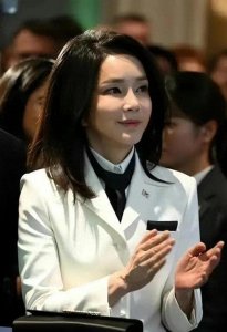 ​韩国总统尹锡悦妻子金建希个人简介（著名艺术才女）