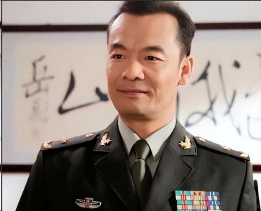 ​同级别的军长和政委到底谁大？为何要设置两个军级最高领导？