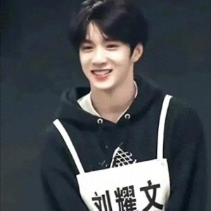 ​刘耀文从TF家族到时代少年团的闪耀之族