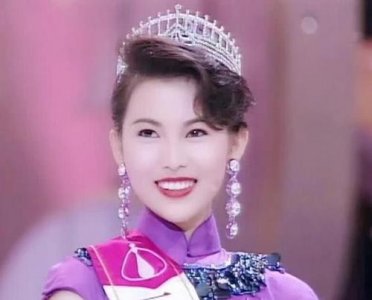 ​“港姐”蔡少芬，17岁替母还债跟刘銮雄6年，转身嫁张晋收获爱情