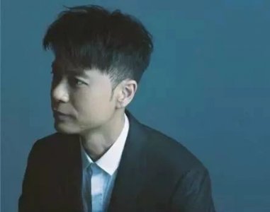 ​抽屉里的歌｜看过李克勤一生的颠沛流离，听《红日》才更激动人心