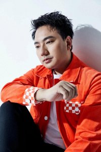 ​海来阿木：从贫困彝族少年到音乐巨星的奋斗之路