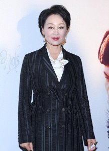 ​演员王姬的痛，儿子痴傻被骗光积蓄，33岁未婚女儿成了骄傲！