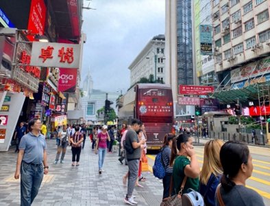 ​故事：崩牙驹去请陈耀兴弟弟到小黑屋喝咖啡，意外结识他未来老婆