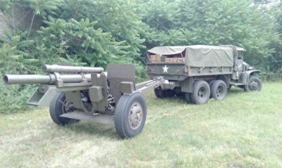 ​二战美军摩托化步兵师的标准火炮：M2A1型105毫米榴弹炮