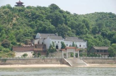 ​脖子上长小痘痘脖子上长小痘痘怎么回事？