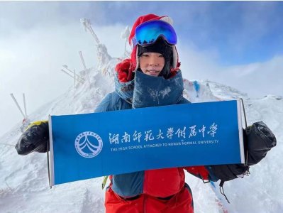 ​16岁女孩成功登顶珠穆朗玛峰