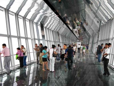 ​空中玻璃走廊中国最牛五大玻璃桥景点 最吓人的玻璃栈道哦