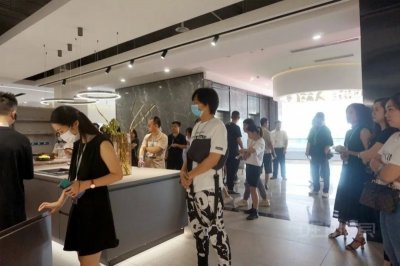 ​德贝全屋定制怎么样？深耕定制家居26年，6万㎡智能化工厂，赞