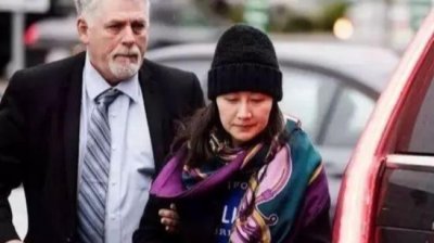 ​孟晚舟被捕始末：如今脚镣依旧缠身，她凭什么成为民族英雄？