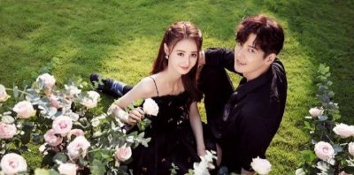 ​44岁偶像剧男神婚纱照曝光，小19岁娇妻身材火辣，已在北京买婚房