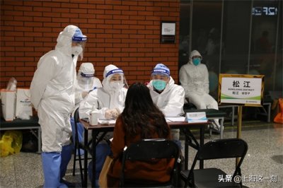 ​直击上海机场入境人员集散点：各路大巴接送，护送员陪到小区