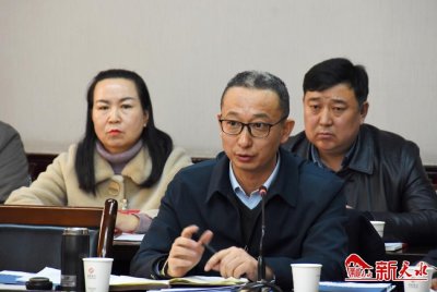 ​董小平参加市政协七届四次会议分组讨论