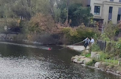 ​莱山热心市民勇救落水妇女