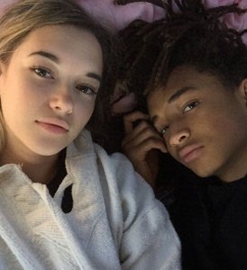 ​贾登·史密斯这对95后恩爱秀的已是天下尽知，小女友很美