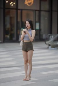 ​街拍：成熟美女，风姿绰约亮风采