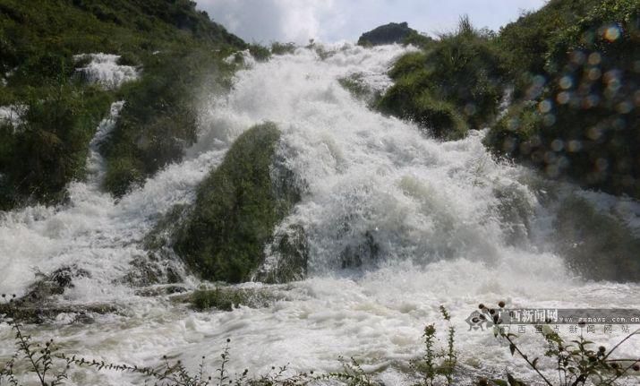 山洪爆发还是山洪暴发