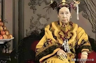​1928年，慈禧遗体的真实面貌，全身被扒光只剩下裤衩，曾三次入殓