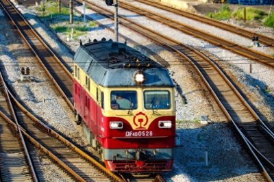 ​地铁和轻轨的区别，难道地铁不就是在地下运行的铁路吗！！