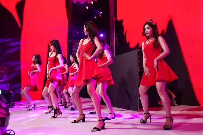 华谊兄弟时尚之夜:小哥哥们这么鲜,但男神女神们也没有要认输啊