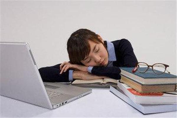 为什么中午睡醒就饿 睡醒就饿原因 为什么中午睡醒就饿 睡醒就饿原因