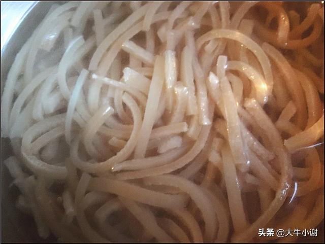 猪皮冻正宗的熬制方法(告诉你自制猪皮冻不成型)(3)