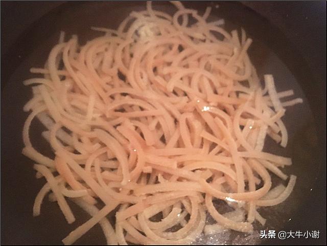 猪皮冻正宗的熬制方法(告诉你自制猪皮冻不成型)(2)