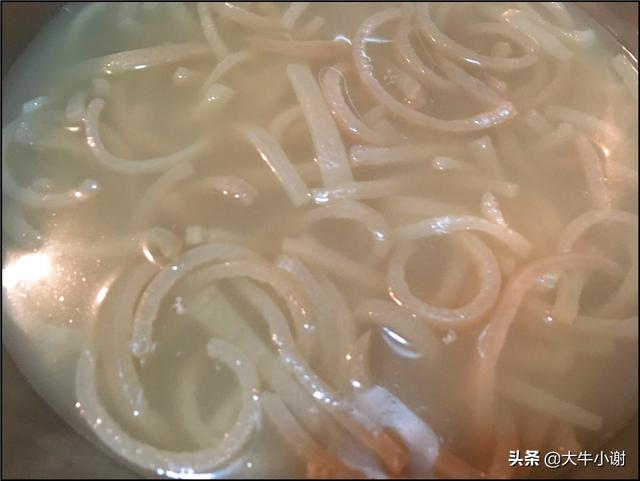 猪皮冻正宗的熬制方法(告诉你自制猪皮冻不成型)(8)