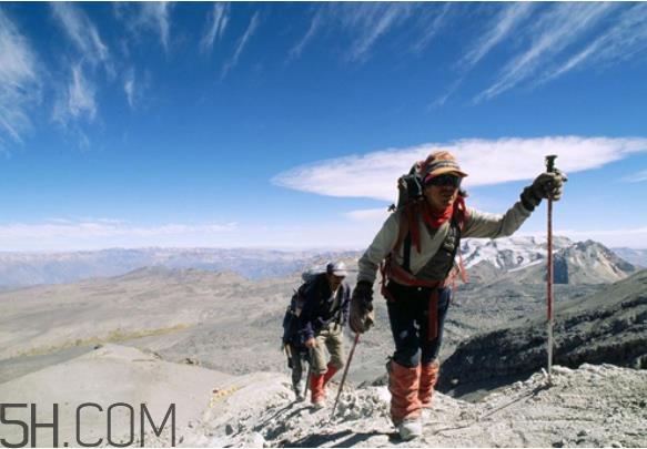 爬山要带什么吃的?爬山耳鸣怎么回事? 爬山要带什么吃的?爬山耳鸣怎么回事?