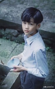 ​电影短片《童年随之而去》，再现了童年木心的形象，意境深远