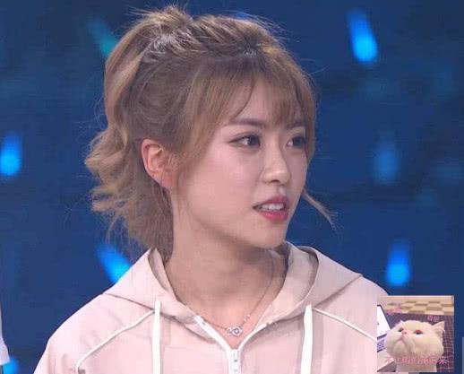 周淑怡520晒“神秘男友”，看清真实身份后，网友：羡慕了！