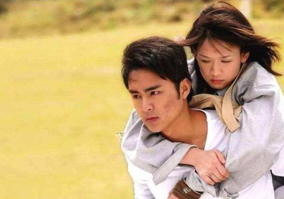 40岁陈乔恩频频被催婚，无奈道出霍建华大婚当天买醉真相！