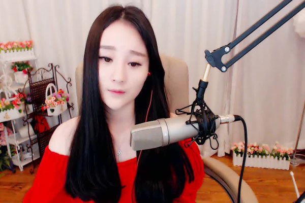 沈曼为什么不在歪歪直播了 榴莲门的究竟不但是纯