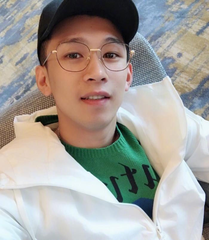 天佑遭全网封杀，而赵本山女儿却是全面开花，网友：后台决定高度