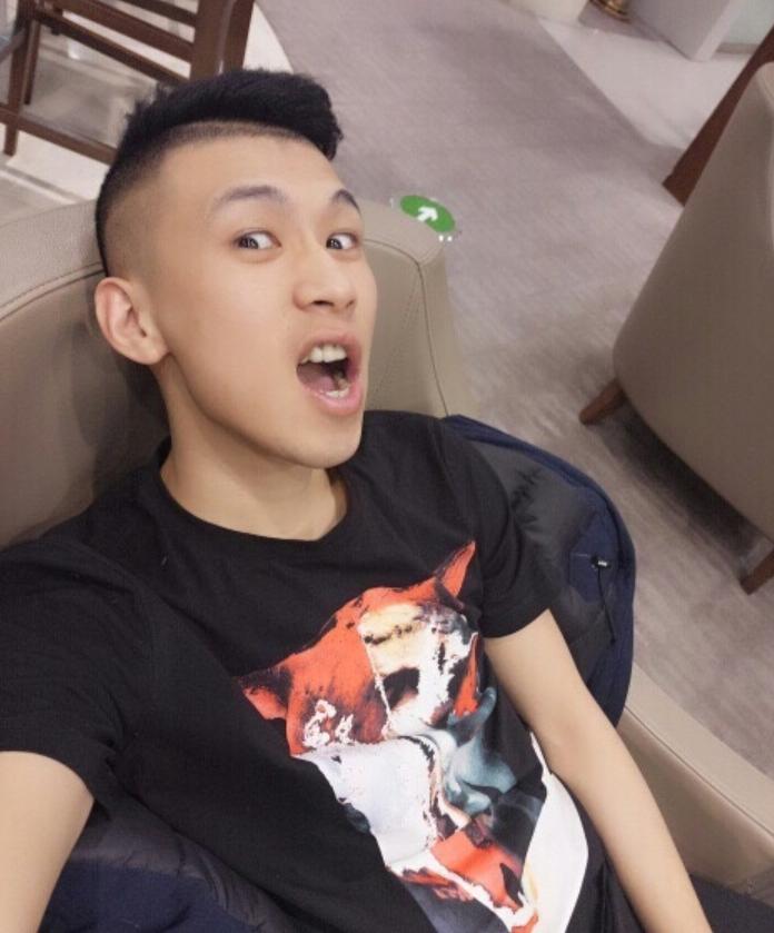 天佑遭全网封杀，而赵本山女儿却是全面开花，网友：后台决定高度