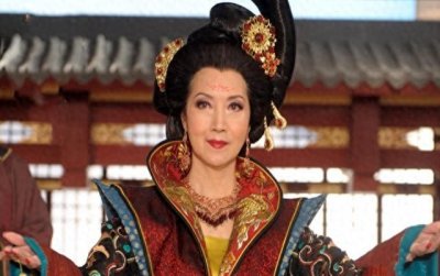 ​848年郭太后登上城楼要跳楼自杀，唐宣宗大怒，当晚郭太后去世