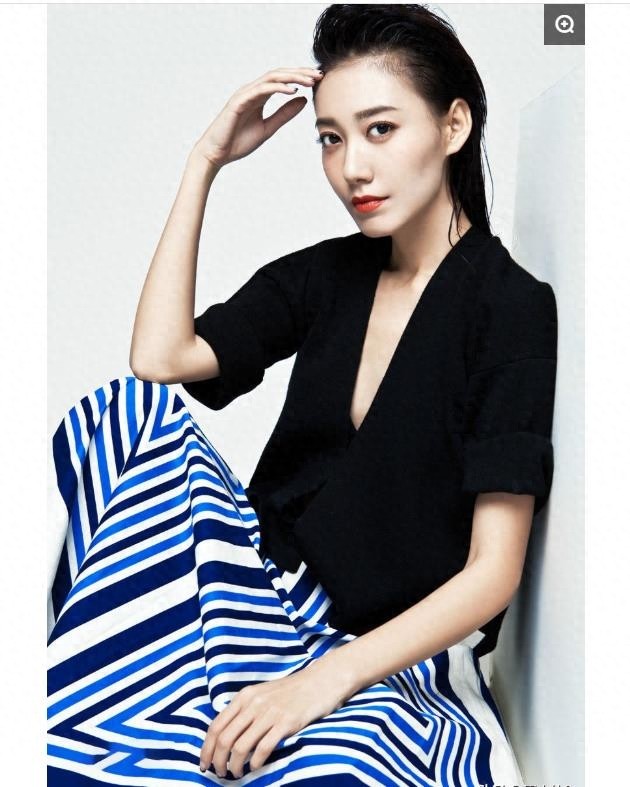 明星高露，娱乐圈影视演员，笑容甜美，被誉为“翻版高圆圆”