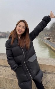 ​主持人张纯烨巴黎塞纳河畔美照