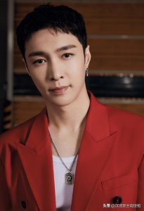 ​张艺兴工作室事件始末。粉丝逼团队重组，言辞激烈围攻张妈妈微博