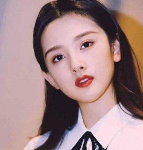 ​宋祖儿学生旧照曝光，看清她的“素颜”后，“校花”也不过如此