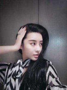 ​何承熹加盟新东家 被赞潜力股将成全能新艺人