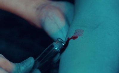 ​秦岭神树：老痒取吴邪的血有何目的，这个细节看出与他母亲有关