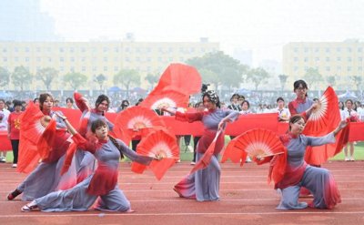 ​花式入场创意无限 武昌工学院运动会开幕式秀“绝活”