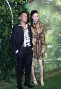 ​林丹谢杏芳时隔许久同框，谢杏芳虎纹秀身材，林丹漫不经心无交流