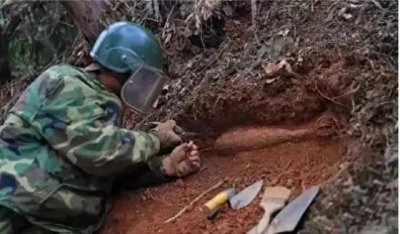 ​回顾“排雷英雄”杜富国：18年失去2眼2手获一等功，享受什么待遇