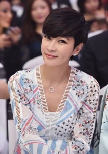 ​为爱隐忍5年的梁静，凭什么从马伊琍手中“夺走”管虎？