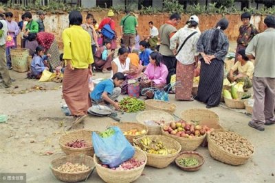 ​印度男女比例10 : 9，“一妻”共侍多兄弟