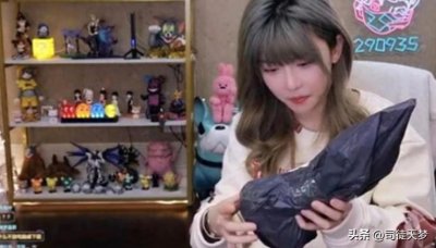 ​周淑怡直播收到“仙女棒”气到红温