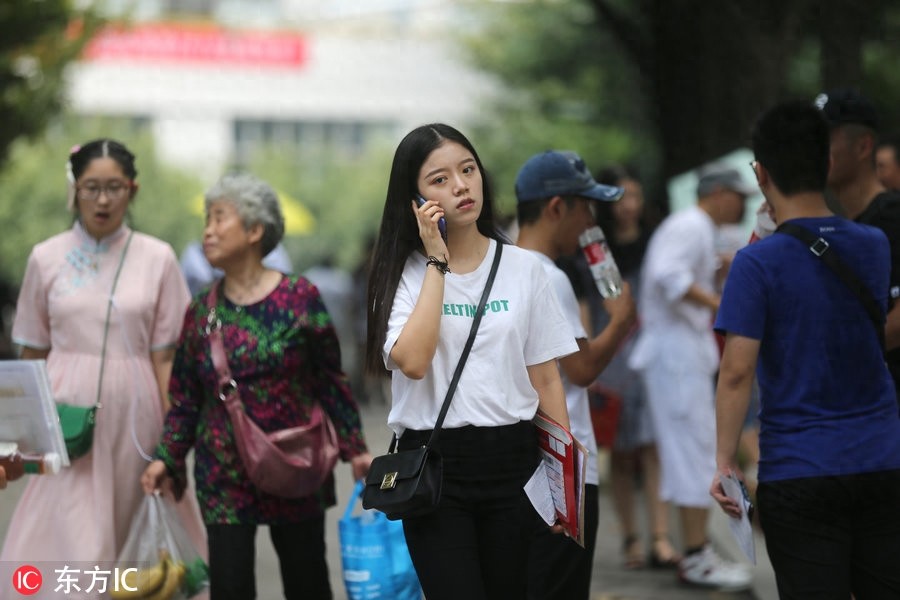 南艺新生报到：古典美人侧颜温婉秀气，素颜女神一瞥惊艳岁月
